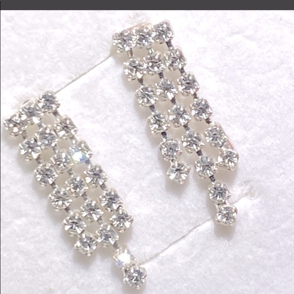🍀Vintage Silver Tone Sparkly Dangle Earrings